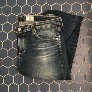 The stilt washed blue jeans